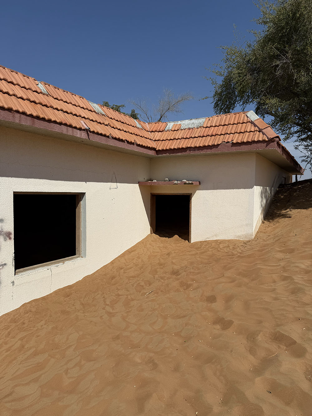 RAVEN CHACON sharjah Buried Village, Al Madam (2025) © Le Grand Tour.